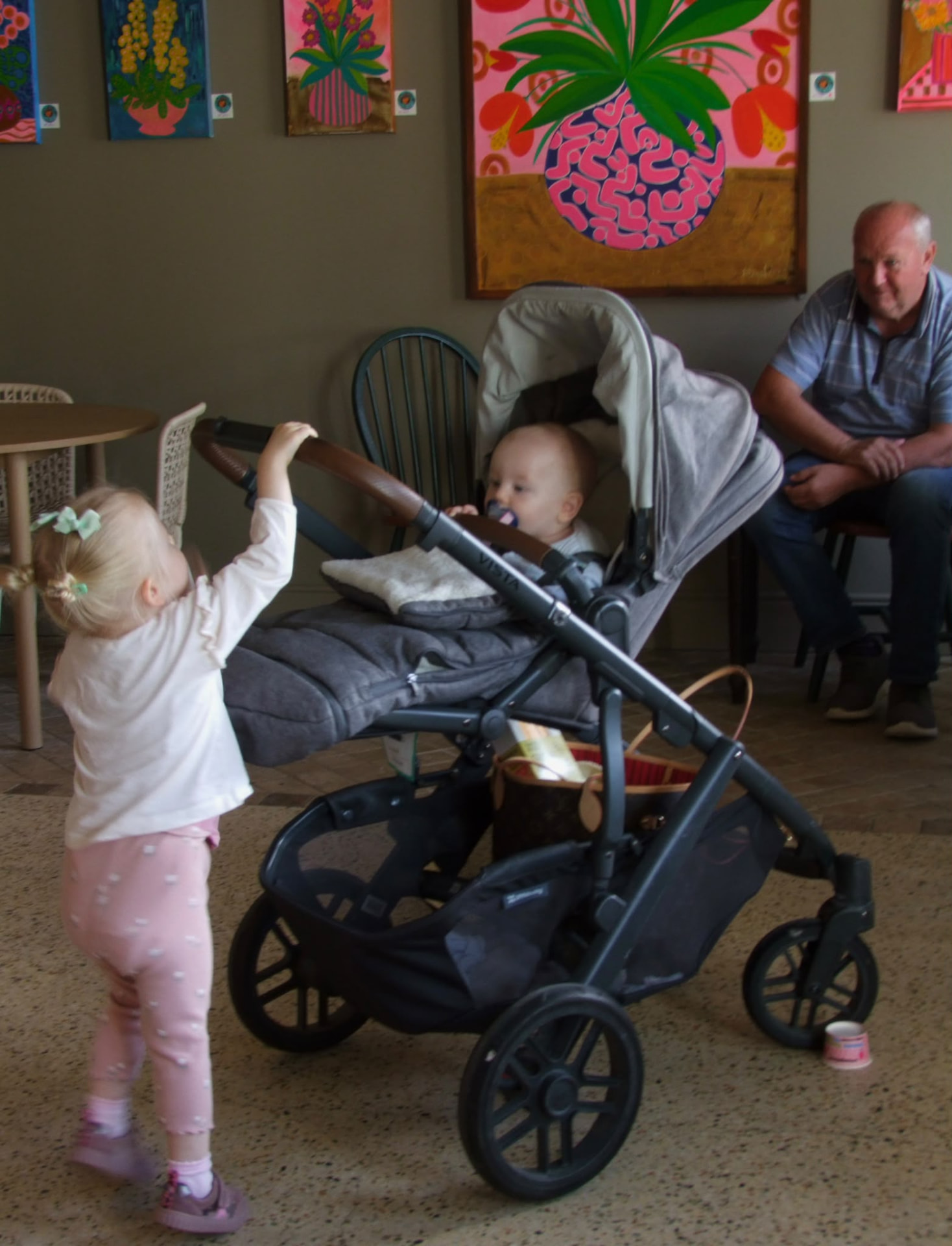 Children and family in the dining room at Cupán C