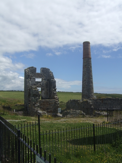 The ruined Cornish engine house and chimney at Tankardstown copper mine, Bunmahon